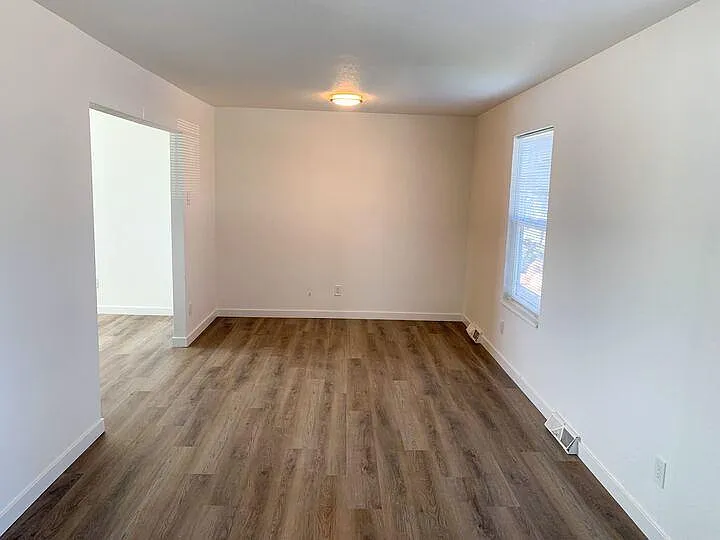 10720 Moore St — Photo 2