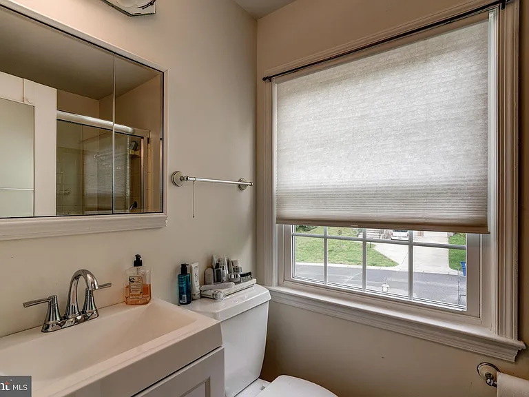 7525 Cayuga Ave — Photo 27