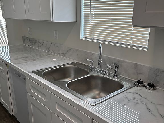 2nd image of 1525 Montagne St #D