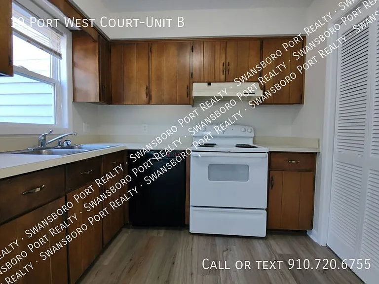 10 Port West Ct #B — Photo 8