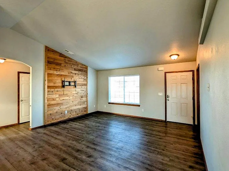 4610 Seville Dr — Photo 20