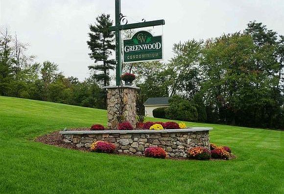 1st image of 6 Autumn Leaf Dr