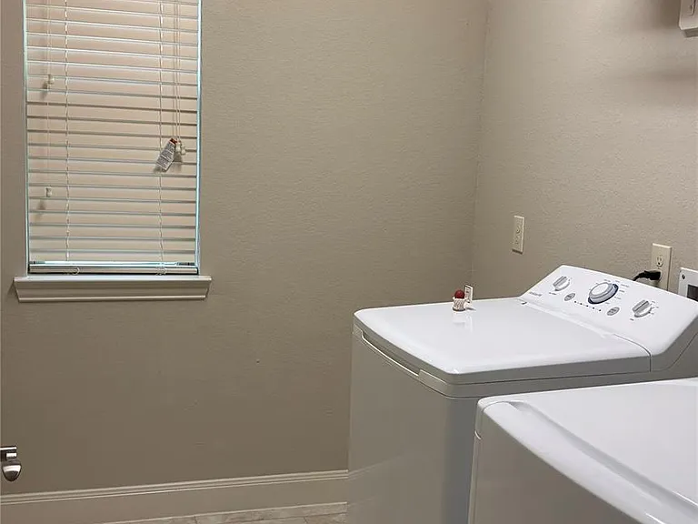 10527 Angeline Springs Ln — Photo 5