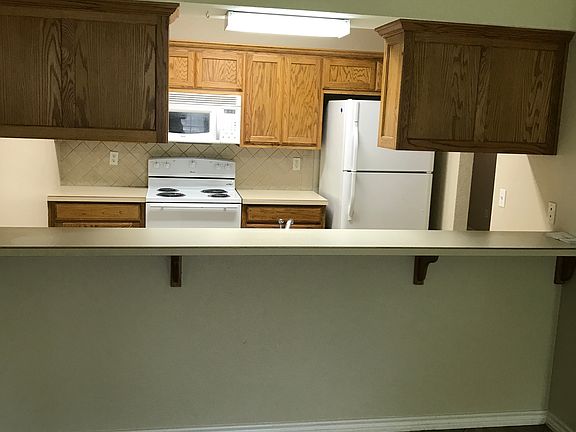 3rd image of 225 Bluebonnet St