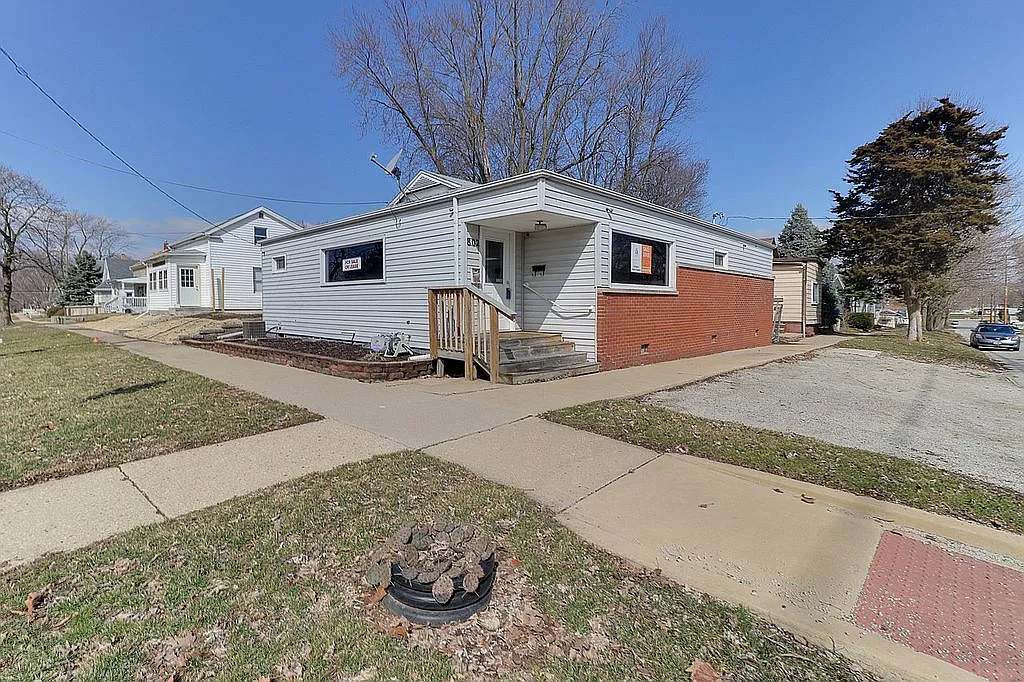 802 N Morris Ave photo 1