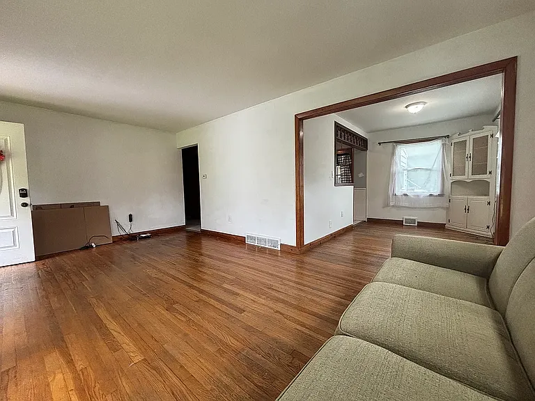 36 Deepwood Dr — Photo 3