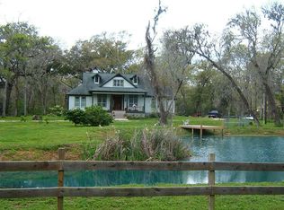 150 Lakeside Dr, Angleton, TX 77515