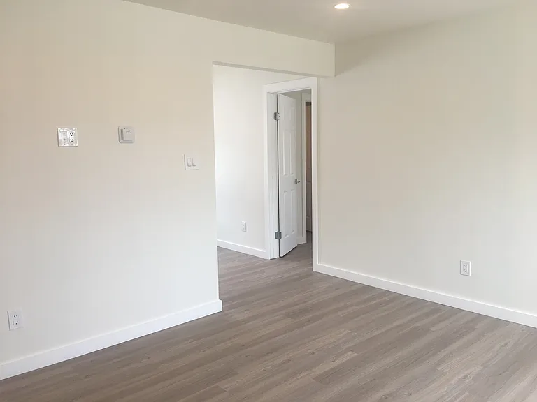 2076 Thomas Ave — Photo 6
