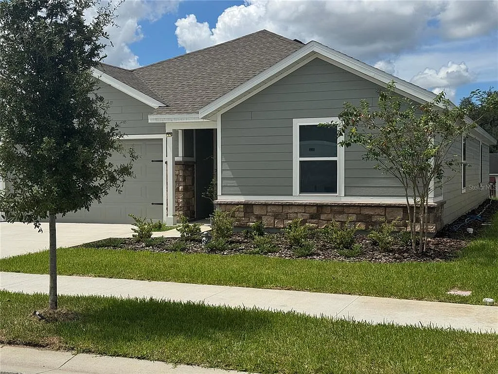 4 bed, 2.0 bath, 1830 sqft, $2,100 — Photo 2