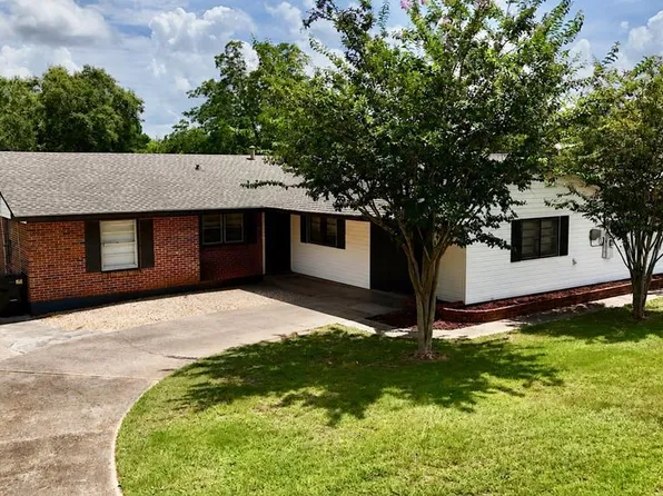 30 Richardson Dr, Daleville, AL 36322