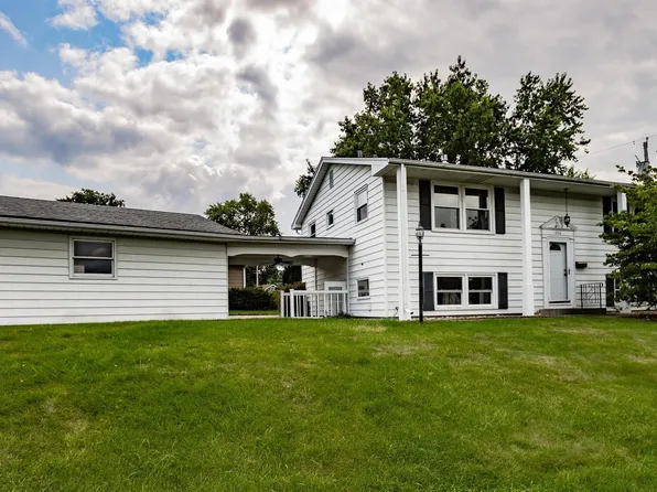 1206 8th Ave, Silvis, IL 61282