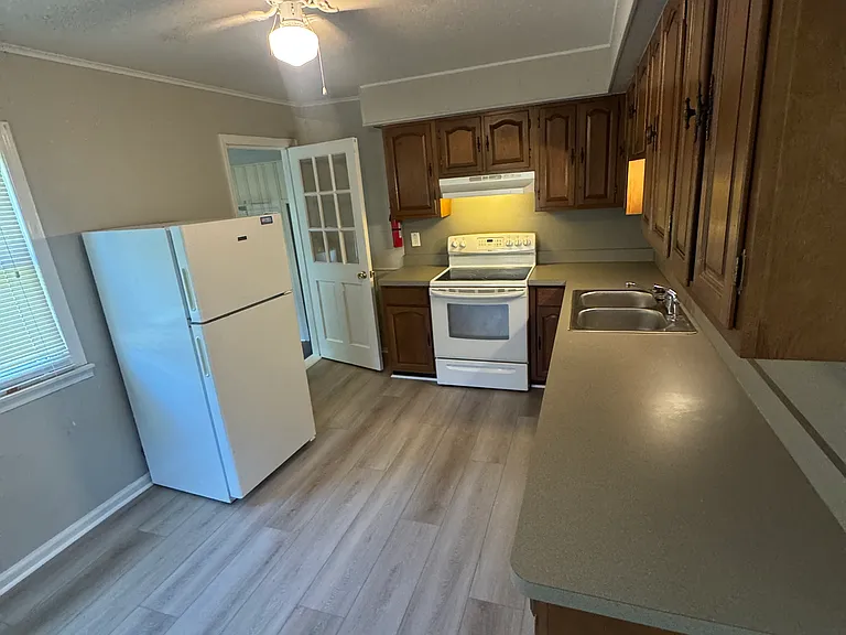 8169 Garbor Ave #HOUSE — Photo 2