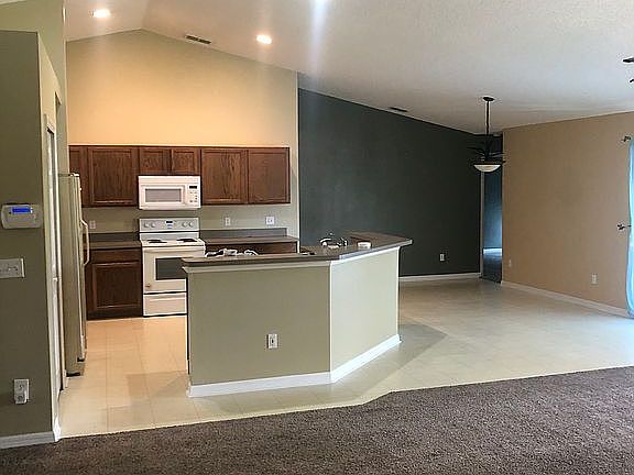 3rd image of 20413 Maxim Pkwy