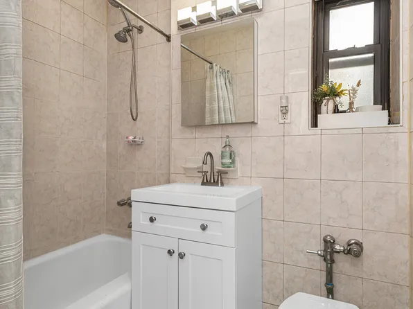 2705 Kings Highway image 8 of 9