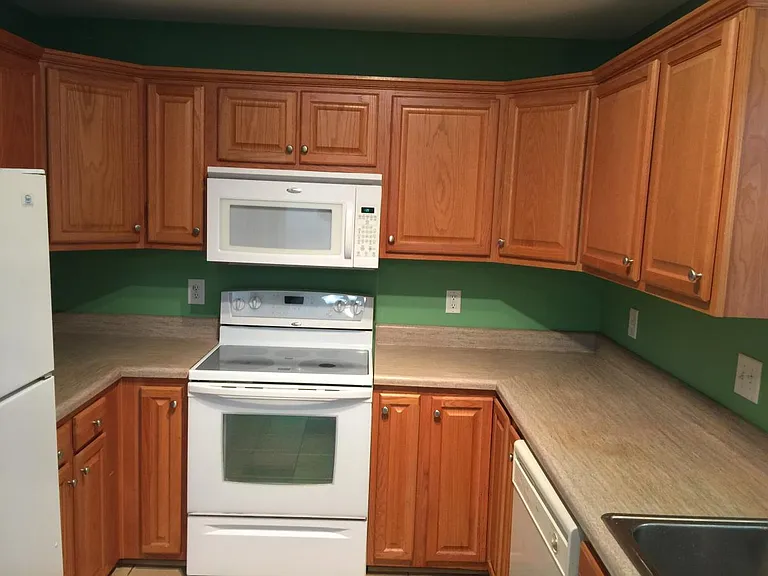 111 E Rockway St — Photo 6