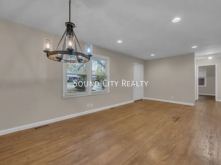 2820 Saint Edwards Dr — Photo 4