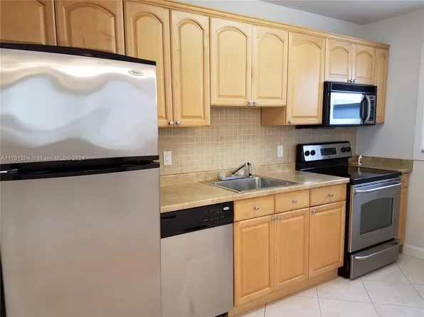 415 NE 2nd St APT 209, Hallandale, FL 33009