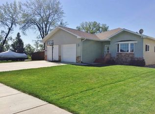 1954 24th St SW, Minot, ND 58701