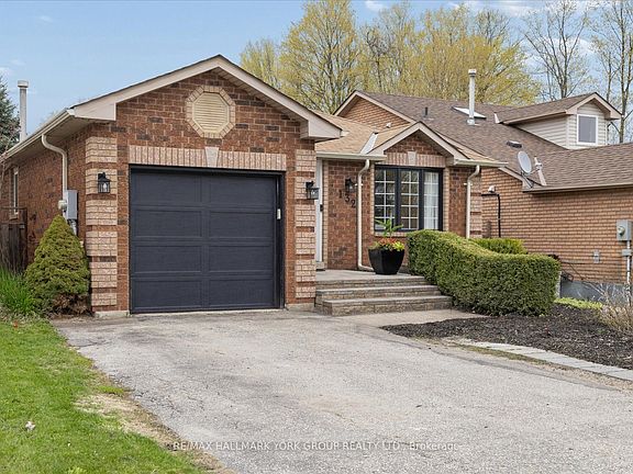 2nd image of 132 Athabaska Rd