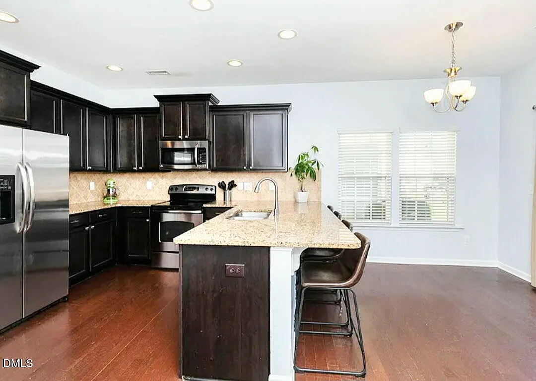 3 bed, 2.5 bath, 1794 sqft, $1,999 — Photo 3
