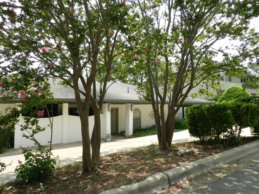 2 bed, 2.0 bath, 2444 sqft, $2,949 — Photo 2