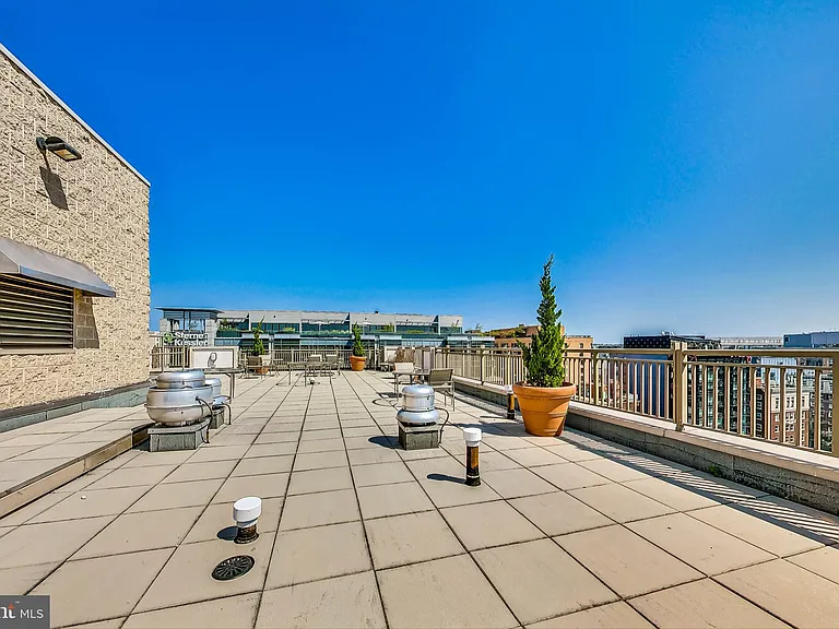 1150 K St NW #1008 — Photo 40