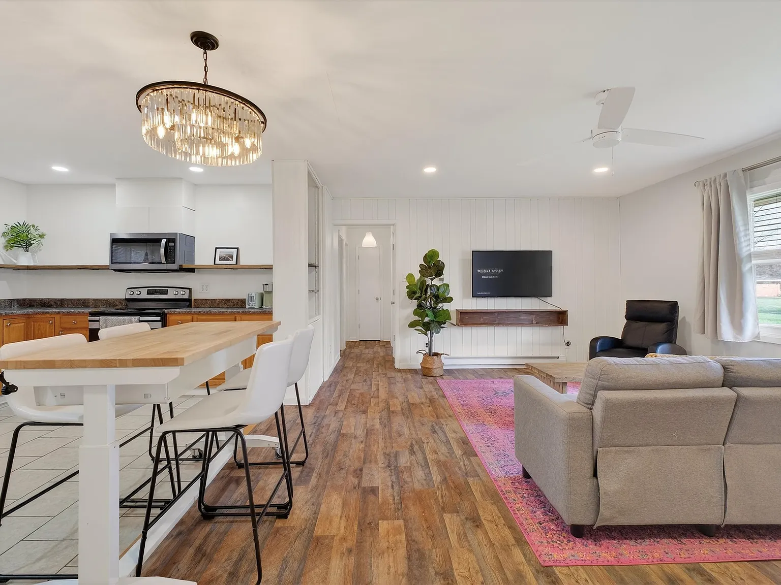 2 bed, 912 sqft, $1,290 — Photo 2