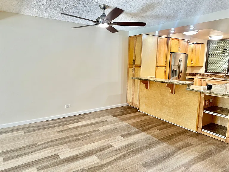 501 Hahaione St #3F — Photo 4