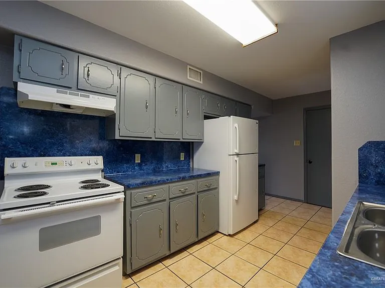 204 E Gomez Dr — Photo 12