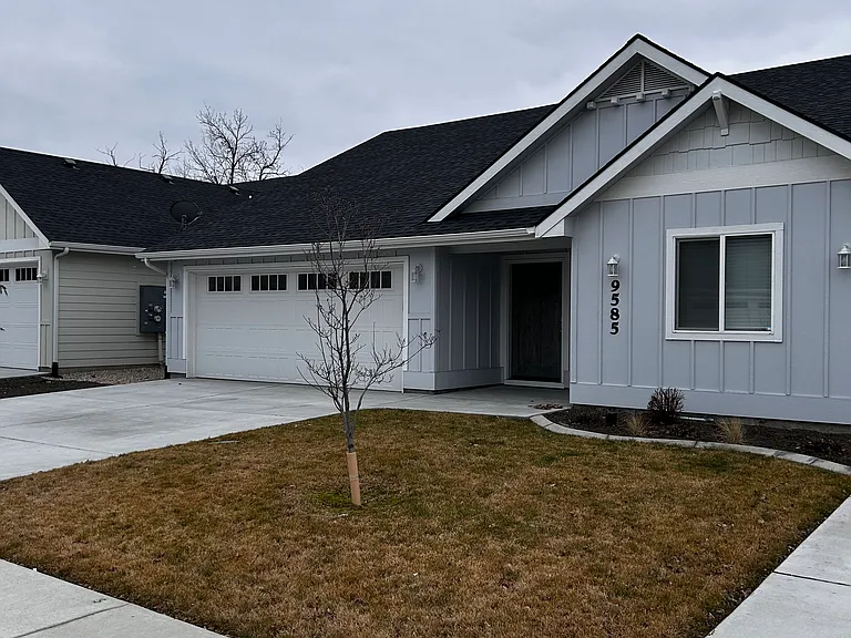 9585 W Sussex St — Photo 2