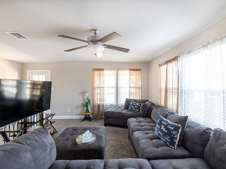 11711 Caitlin Ash — Photo 10