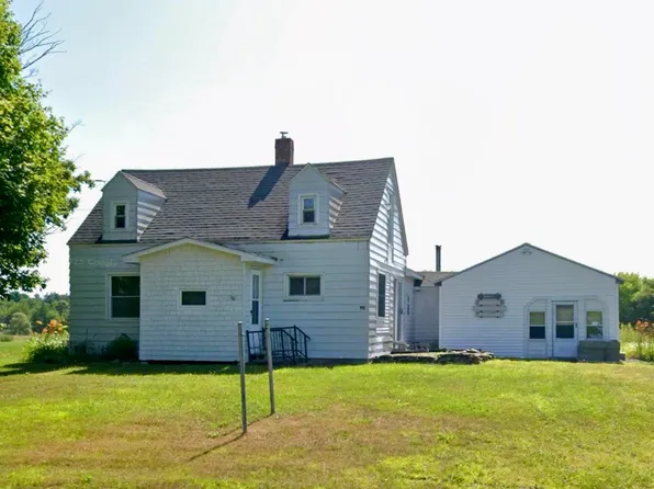 90 South Road, China, ME 04358