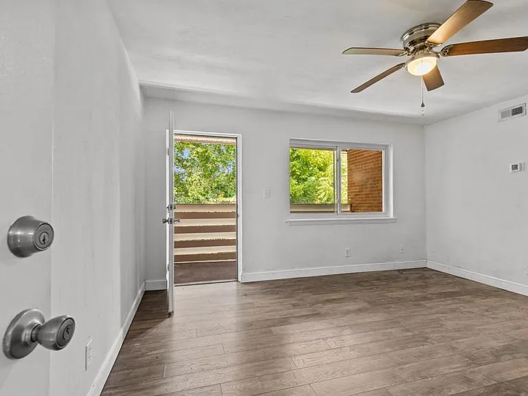 2421 Bolton St #F — Photo 4
