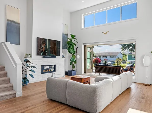 15541 Oxenham Ave, White Rock, BC V4B 2J2