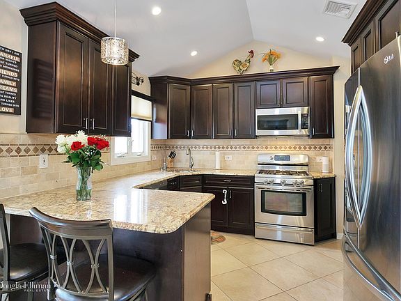 4th image of 61 Elmtree Ln