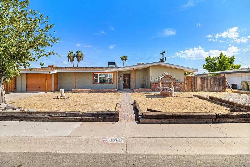 3 bed, 2.0 bath, 1711 sqft, $2,100 — Photo 1