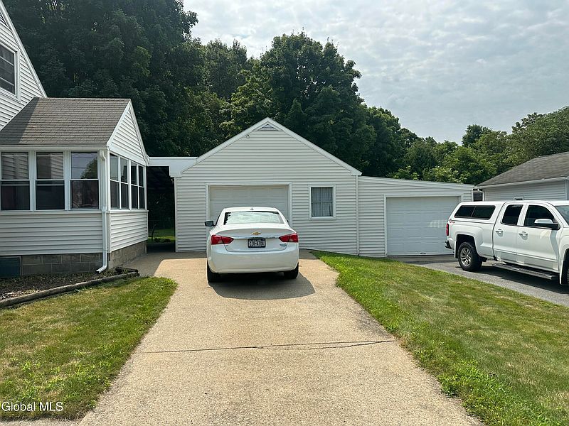 3rd image of 4 Kelly Avenue