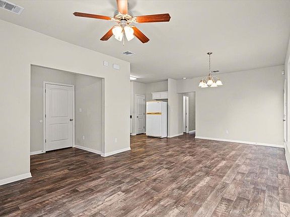 4th image of 142 Preston Trl