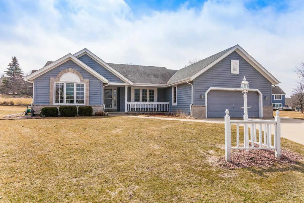 1607 Legend Cir photo 1