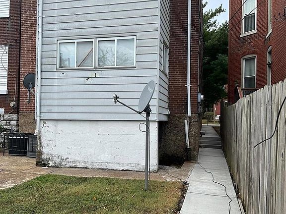 3rd image of 3218 California Ave