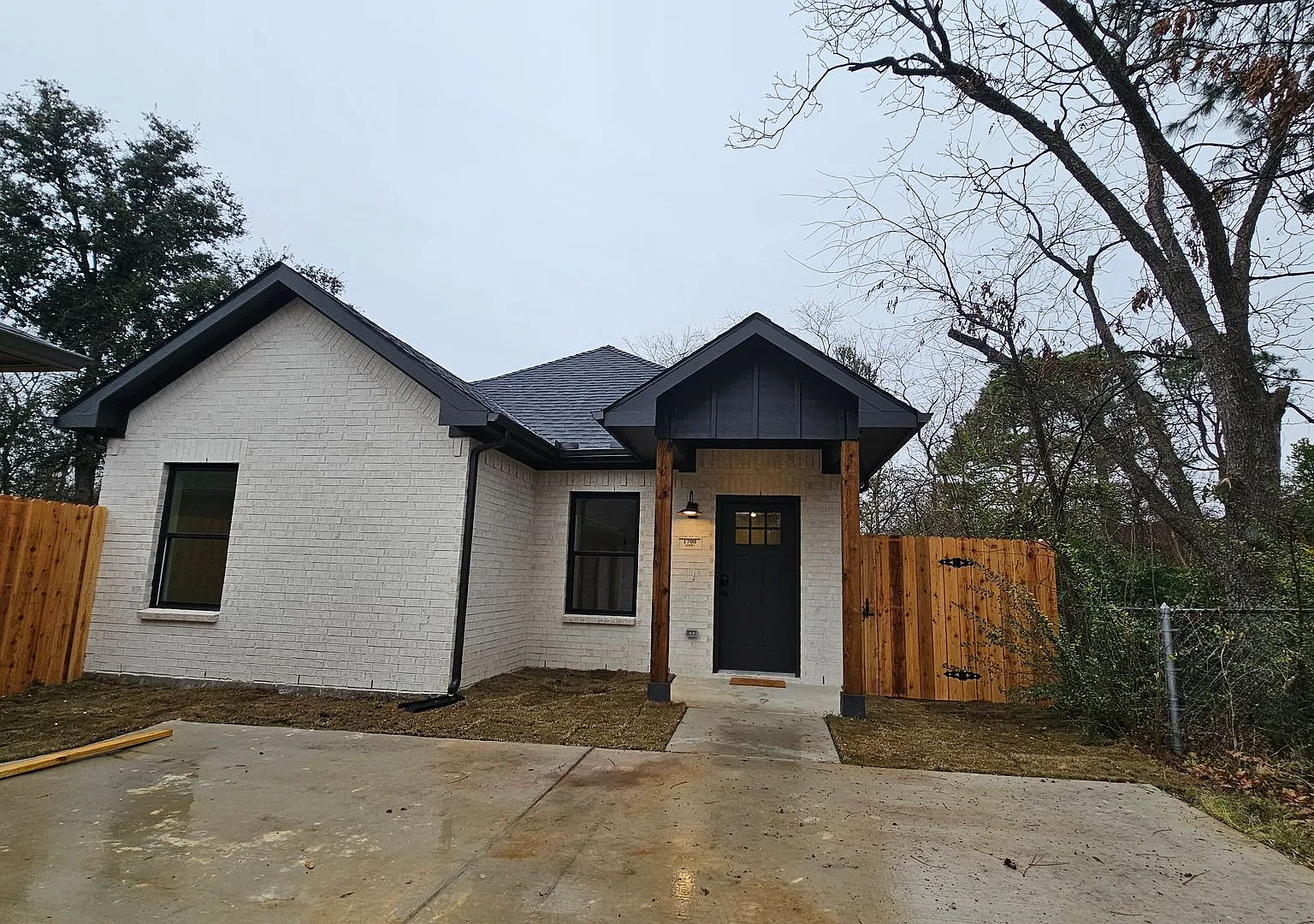 1700 Kendolph Dr — Photo 1