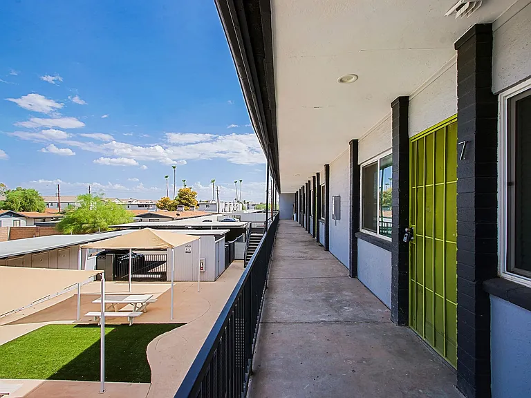 3219 E Earll Dr — Photo 3