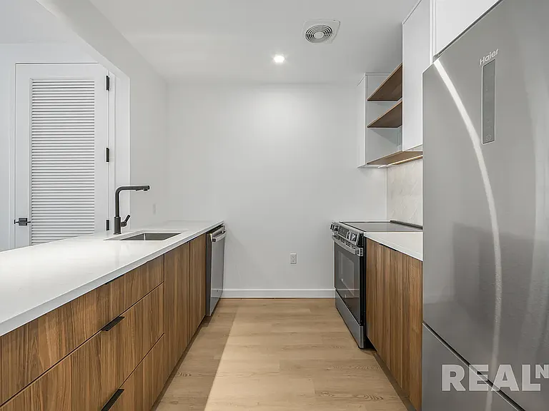 953 Dean St #615 — Photo 2