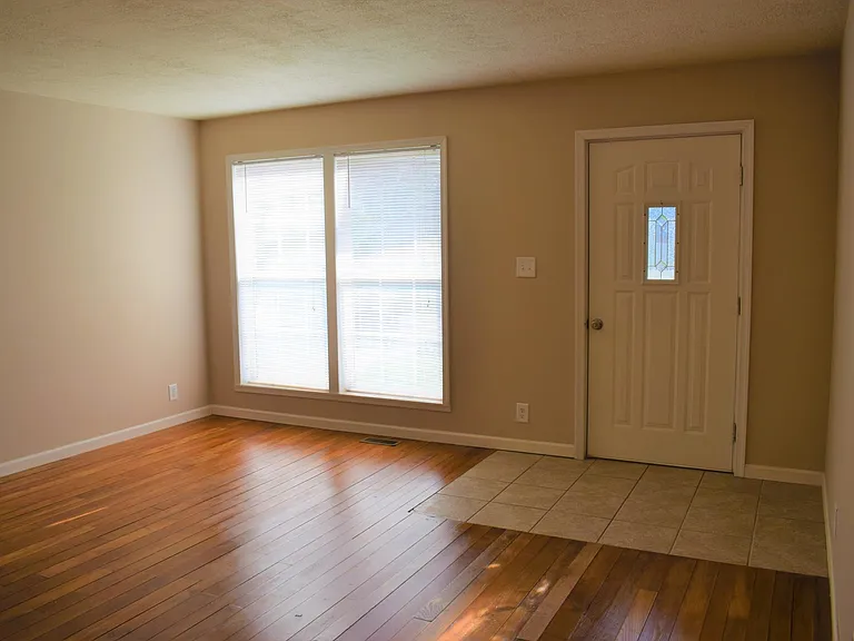 5255 Emalene Rd — Photo 2