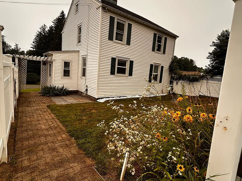 925 Meriden Rd