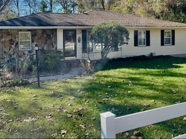 8377 Edgewood Dr, Newburgh, IN 47630