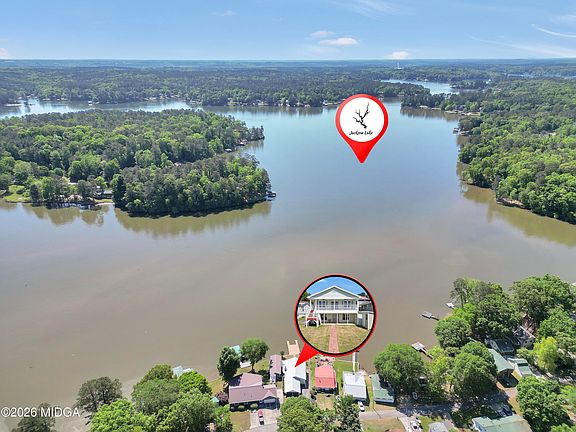 3rd image of 260 Arrow Point Rd