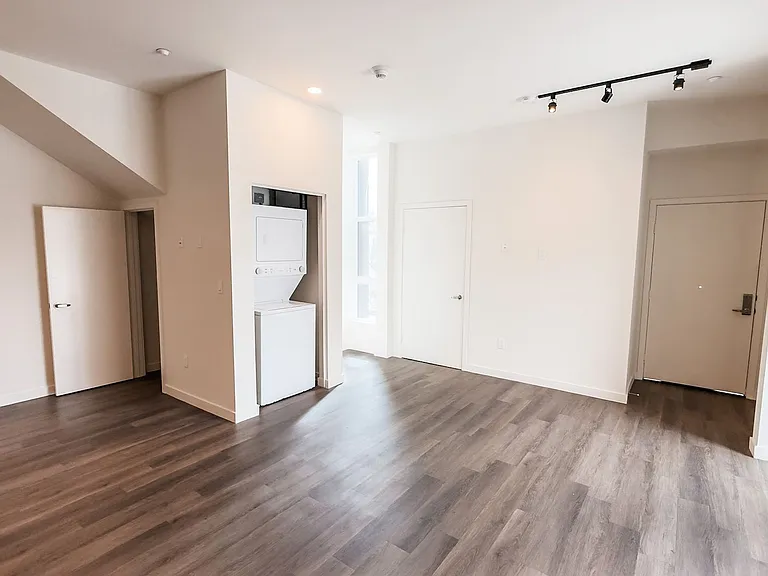 2828 Howard Ave — Photo 6