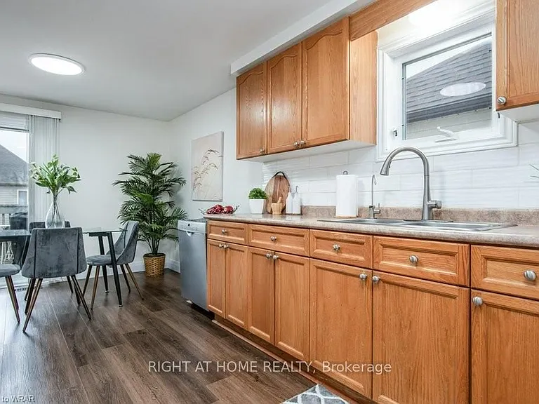 554 Halberstadt Cir — Photo 13