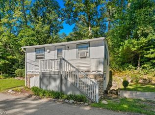 14 Pioneer Trl, Oak Ridge, NJ 07438